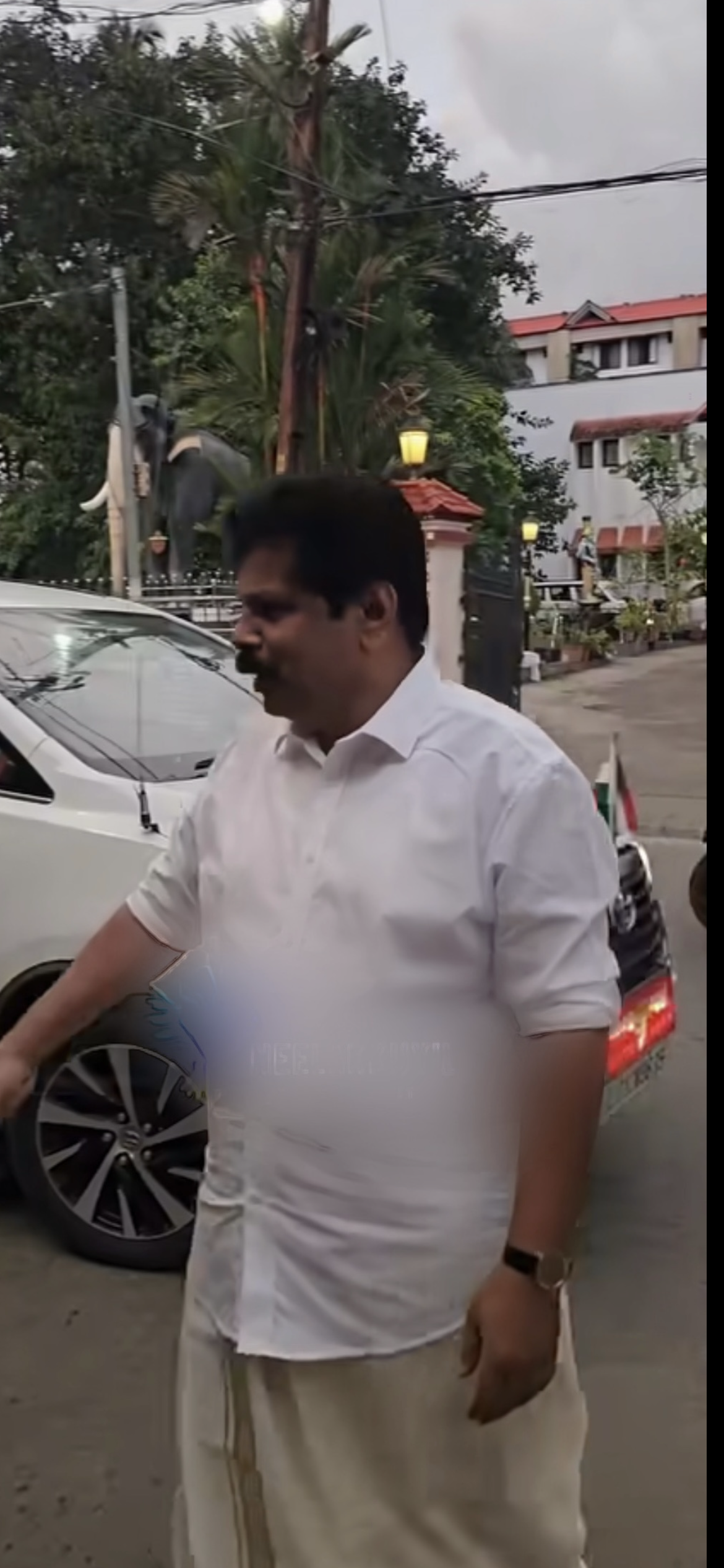 ഒദ്യോഗികത്തിൽ ഇതൊന്നുമില്ല ?